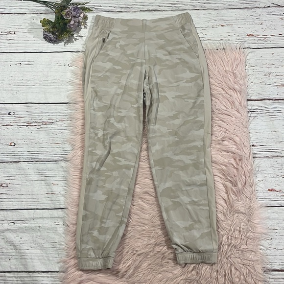 Athleta Brooklyn Textured Jogger petite neutral camo track pants - Picture 2 of 9